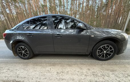Chevrolet Cruze II, 2010 год, 640 000 рублей, 4 фотография