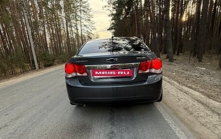 Chevrolet Cruze II, 2010 год, 640 000 рублей, 3 фотография