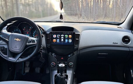 Chevrolet Cruze II, 2010 год, 640 000 рублей, 9 фотография