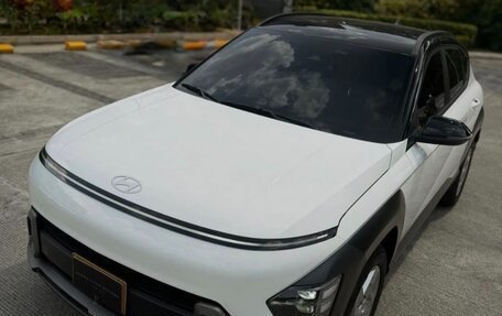 Hyundai Kona, 2023 год, 2 370 000 рублей, 3 фотография