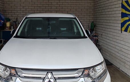 Mitsubishi Outlander III рестайлинг 3, 2018 год, 2 650 000 рублей, 2 фотография