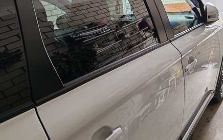Mitsubishi Outlander III рестайлинг 3, 2018 год, 2 650 000 рублей, 4 фотография