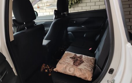 Mitsubishi Outlander III рестайлинг 3, 2018 год, 2 650 000 рублей, 3 фотография