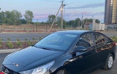 Hyundai Solaris II рестайлинг, 2022 год, 2 000 000 рублей, 2 фотография