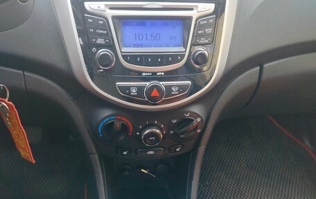 Hyundai Solaris II рестайлинг, 2011 год, 410 000 рублей, 8 фотография