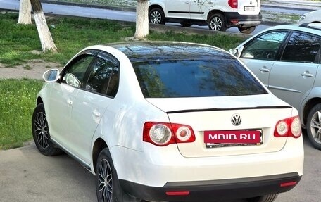Volkswagen Jetta VI, 2010 год, 740 000 рублей, 2 фотография