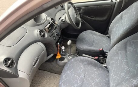 Toyota Vitz, 2001 год, 1 фотография
