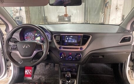 Hyundai Solaris II рестайлинг, 2018 год, 630 000 рублей, 1 фотография