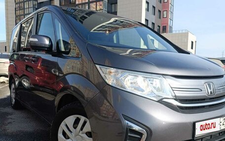 Honda Stepwgn IV, 2018 год, 1 850 000 рублей, 2 фотография