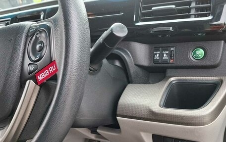Honda Stepwgn IV, 2018 год, 1 850 000 рублей, 18 фотография