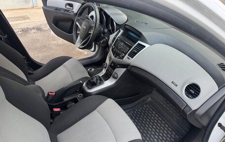 Chevrolet Cruze II, 2011 год, 390 000 рублей, 18 фотография