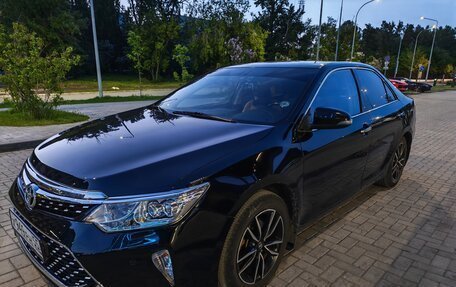 Toyota Camry, 2017 год, 2 300 000 рублей, 4 фотография