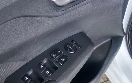 Hyundai Solaris II рестайлинг, 2018 год, 630 000 рублей, 3 фотография