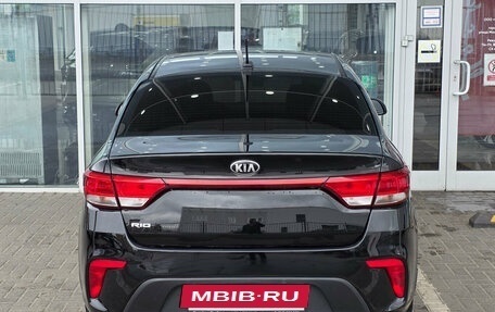 KIA Rio IV, 2018 год, 1 100 000 рублей, 4 фотография