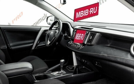 Toyota RAV4, 2017 год, 2 385 000 рублей, 13 фотография