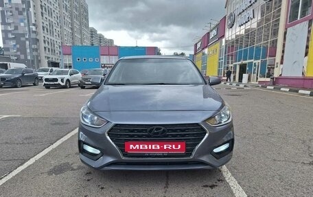 Hyundai Solaris II рестайлинг, 2018 год, 900 000 рублей, 1 фотография