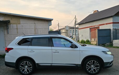 Mitsubishi Outlander III рестайлинг 3, 2016 год, 1 750 000 рублей, 2 фотография