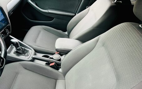 Volkswagen Jetta VI, 2018 год, 999 000 рублей, 5 фотография