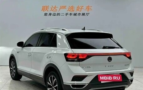 Volkswagen T-Roc I, 2023 год, 1 960 000 рублей, 4 фотография