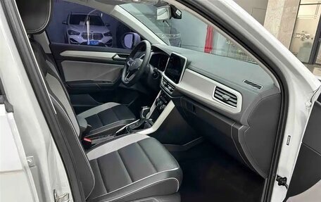 Volkswagen T-Roc I, 2023 год, 1 960 000 рублей, 18 фотография