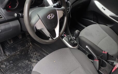 Hyundai Solaris II рестайлинг, 2013 год, 460 000 рублей, 6 фотография