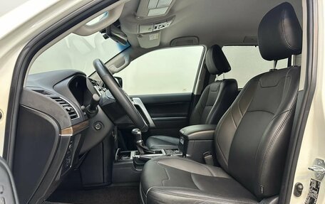 Toyota Land Cruiser Prado 150 рестайлинг 2, 2019 год, 5 998 000 рублей, 21 фотография