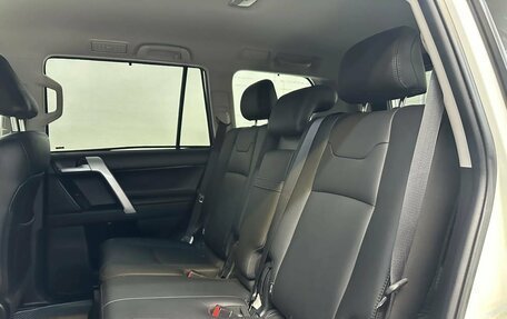 Toyota Land Cruiser Prado 150 рестайлинг 2, 2019 год, 5 998 000 рублей, 26 фотография