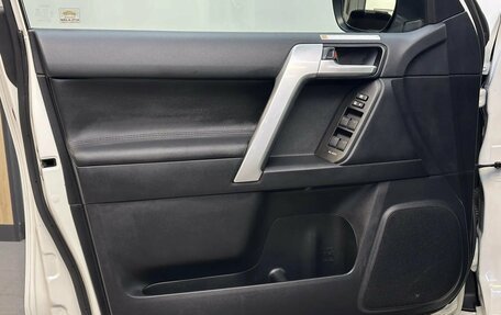 Toyota Land Cruiser Prado 150 рестайлинг 2, 2019 год, 5 998 000 рублей, 30 фотография