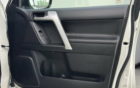 Toyota Land Cruiser Prado 150 рестайлинг 2, 2019 год, 5 998 000 рублей, 32 фотография