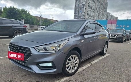 Hyundai Solaris II рестайлинг, 2018 год, 900 000 рублей, 2 фотография