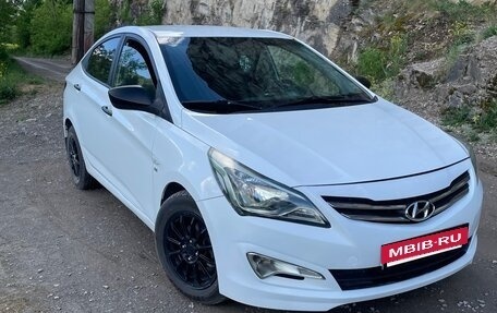 Hyundai Solaris II рестайлинг, 2016 год, 990 000 рублей, 3 фотография
