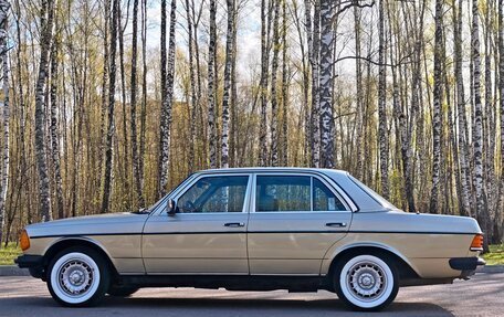 Mercedes-Benz W123, 1982 год, 1 300 000 рублей, 4 фотография