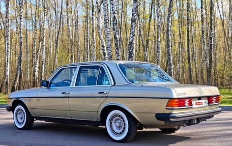 Mercedes-Benz W123, 1982 год, 1 300 000 рублей, 5 фотография