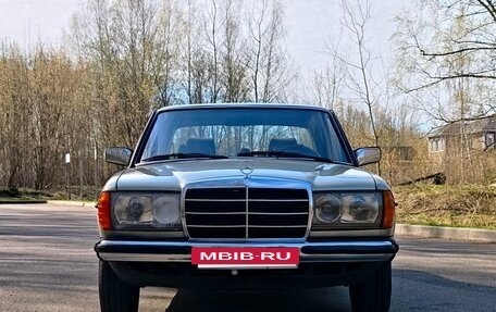 Mercedes-Benz W123, 1982 год, 1 300 000 рублей, 2 фотография