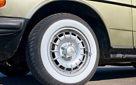 Mercedes-Benz W123, 1982 год, 1 300 000 рублей, 32 фотография