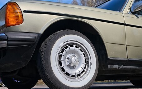 Mercedes-Benz W123, 1982 год, 1 300 000 рублей, 33 фотография