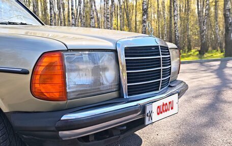 Mercedes-Benz W123, 1982 год, 1 300 000 рублей, 38 фотография