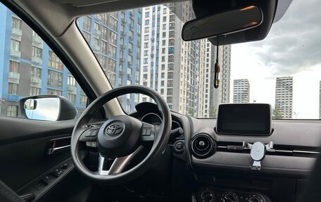 Toyota Yaris, 2017 год, 1 199 000 рублей, 7 фотография