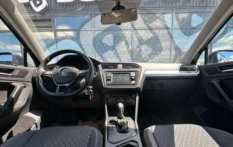 Volkswagen Tiguan II, 2017 год, 2 047 000 рублей, 2 фотография