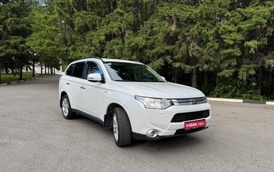Mitsubishi Outlander III рестайлинг 3, 2013 год, 1 800 000 рублей, 1 фотография