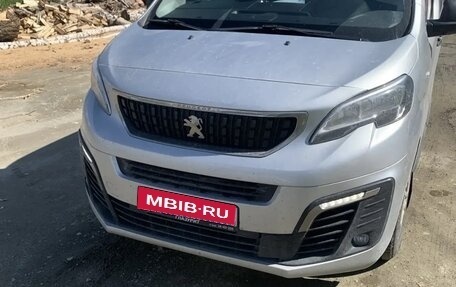 Peugeot Traveller I, 2022 год, 2 630 000 рублей, 1 фотография
