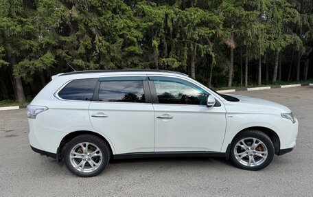 Mitsubishi Outlander III рестайлинг 3, 2013 год, 1 800 000 рублей, 2 фотография