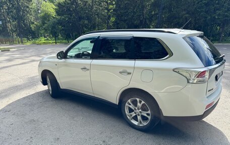 Mitsubishi Outlander III рестайлинг 3, 2013 год, 1 800 000 рублей, 5 фотография