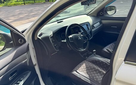 Mitsubishi Outlander III рестайлинг 3, 2013 год, 1 800 000 рублей, 7 фотография