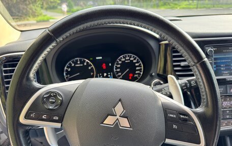 Mitsubishi Outlander III рестайлинг 3, 2013 год, 1 800 000 рублей, 10 фотография
