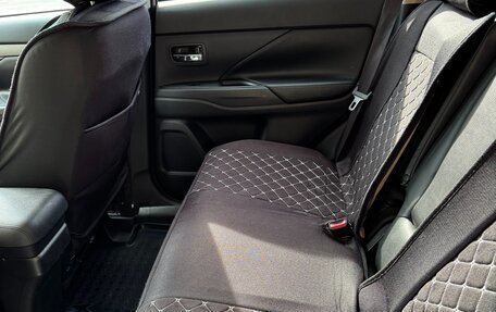 Mitsubishi Outlander III рестайлинг 3, 2013 год, 1 800 000 рублей, 12 фотография