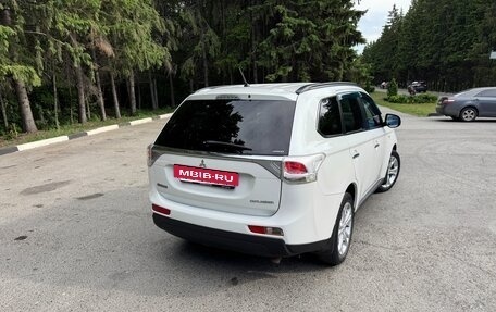 Mitsubishi Outlander III рестайлинг 3, 2013 год, 1 800 000 рублей, 3 фотография