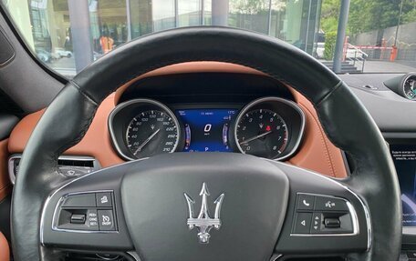 Maserati Levante I, 2017 год, 3 990 000 рублей, 24 фотография
