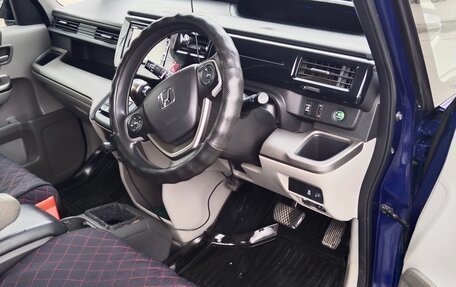 Honda Stepwgn IV, 2016 год, 1 400 000 рублей, 8 фотография