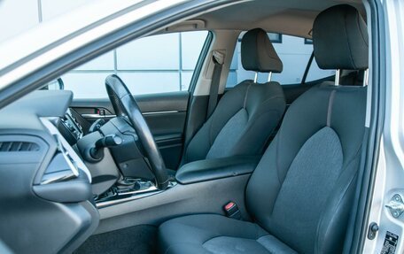 Toyota Camry, 2020 год, 2 660 000 рублей, 10 фотография